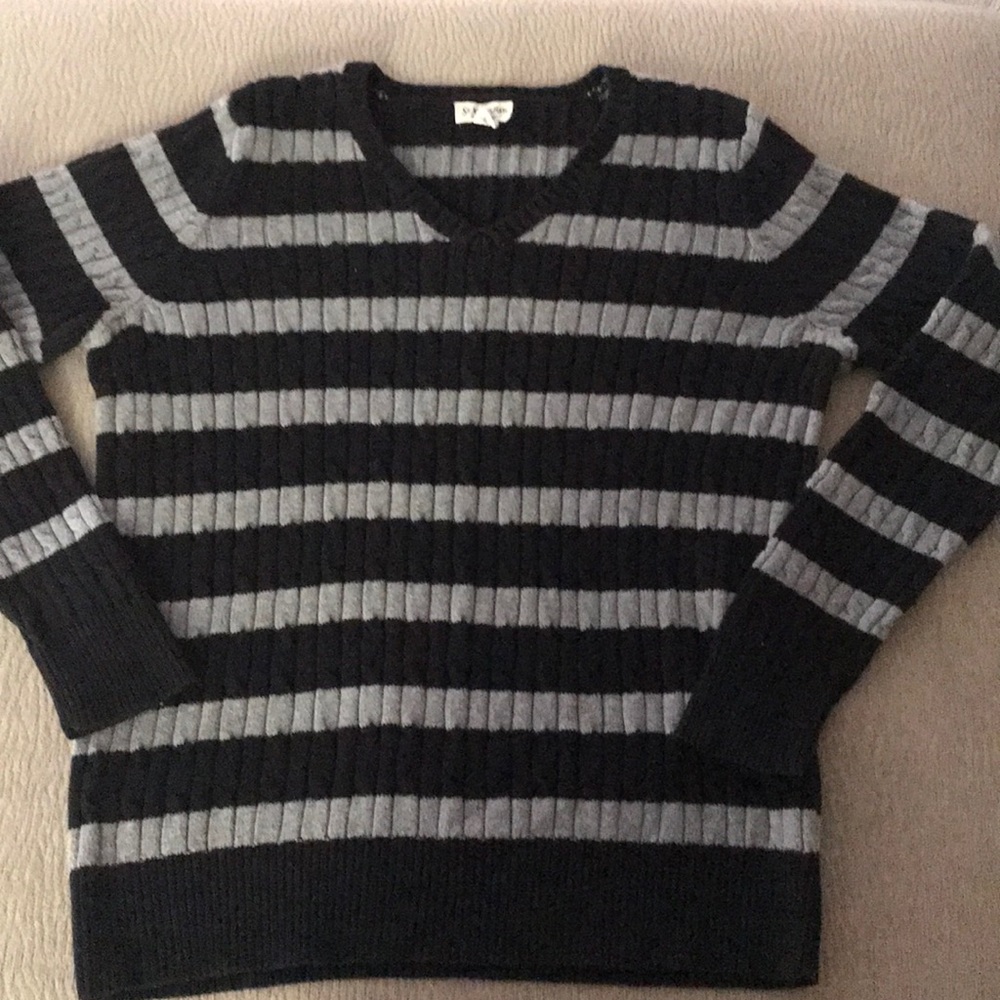 Ribbed - Vneck sweater